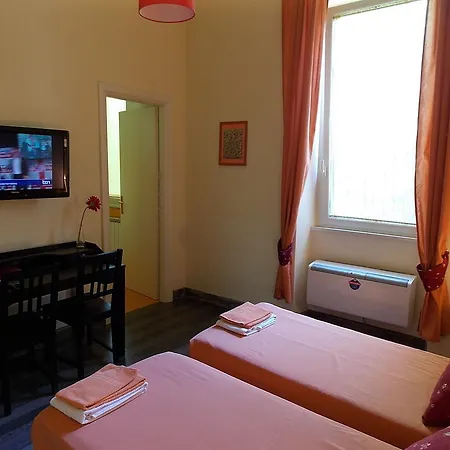 לינה וארוחת בוקר Domus Citta Giardino *