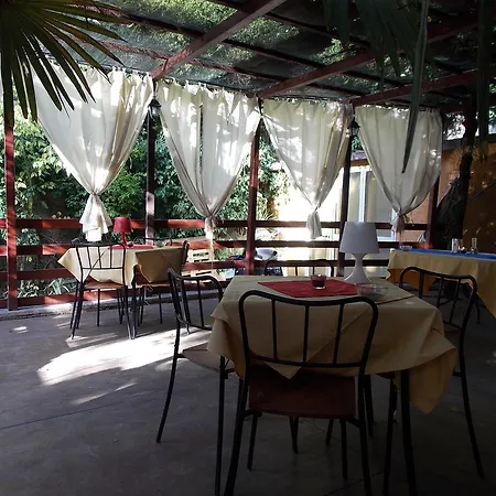 לינה וארוחת בוקר Domus Citta Giardino *