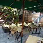 Couette-café Domus Citta Giardino *