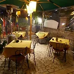 Domus Citta Giardino Couette-café