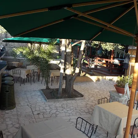 Domus Citta Giardino 住宿加早餐酒店